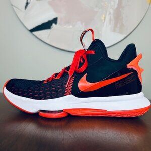 Nike Men's Black and Red Athletic Shoes